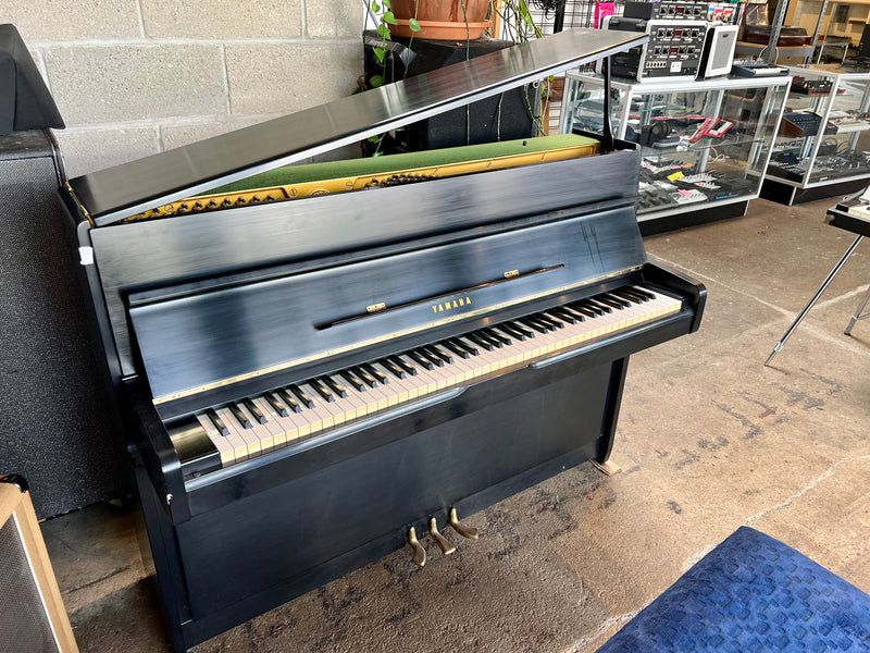1974 Yamaha M1A Ebony Upright Piano